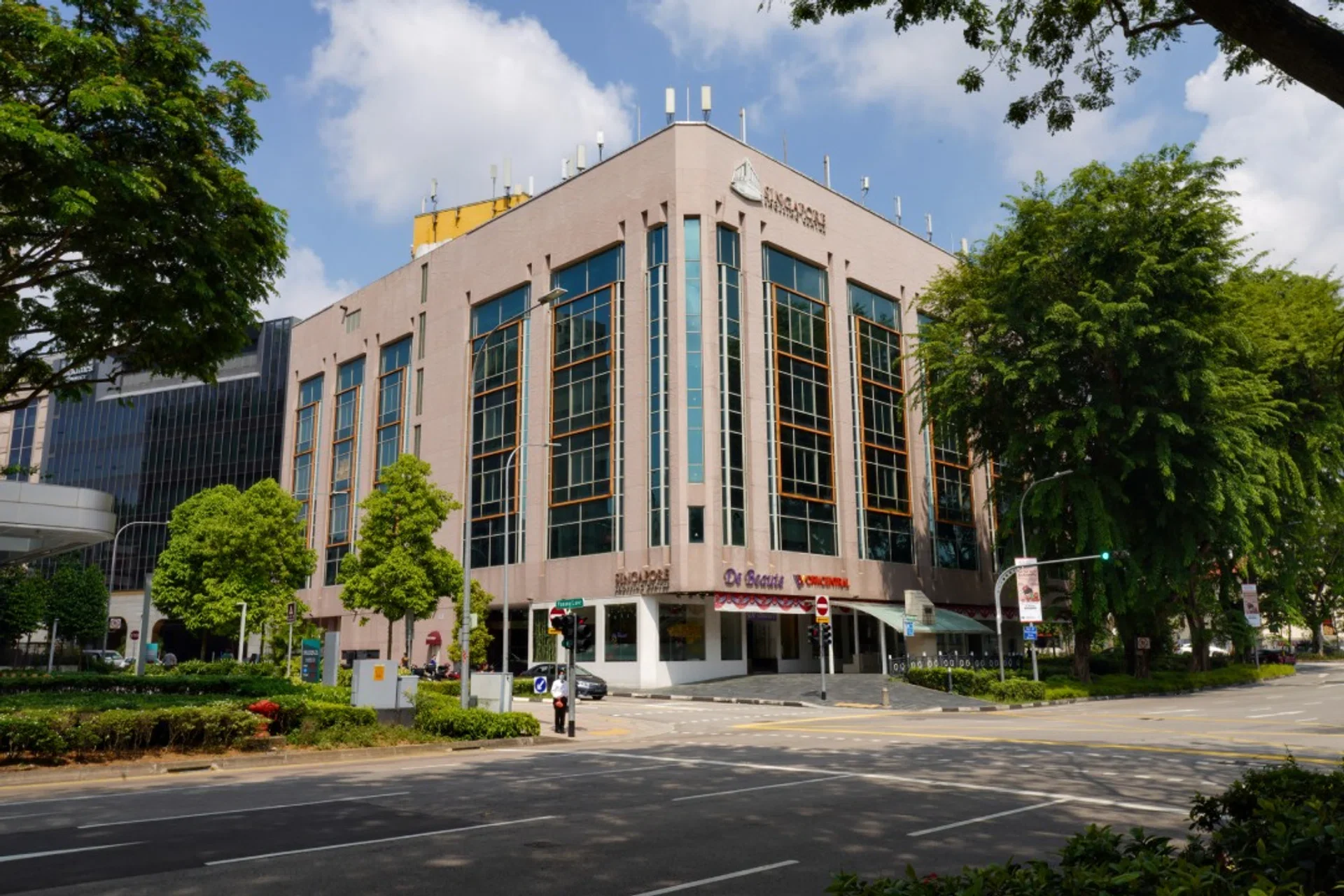 Singapore Shopping Centre Back on the Market at S200 Million Singapore Shopping Centre Back on the Market at S$200 Million